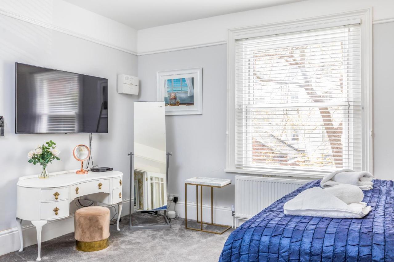 Deluxe Studios With Spa Included Portsmouth Bagian luar foto