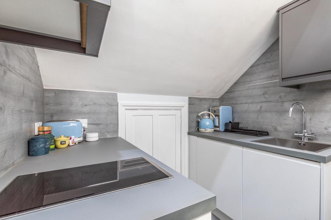 Deluxe Studios With Spa Included Portsmouth Bagian luar foto