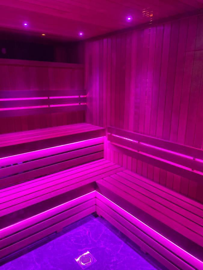 Deluxe Studios With Spa Included Portsmouth Bagian luar foto
